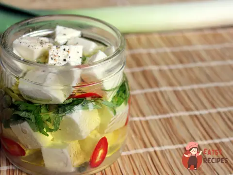 Маринований сир із лимонною цедрою
