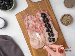 Крок 5: Курячий рулет із чорносливом