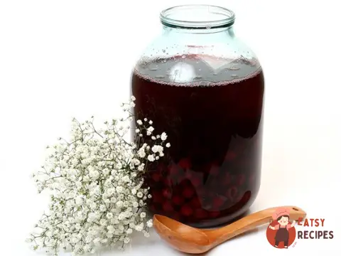 Ягідний компот із грушами