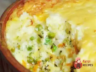 Рибний пиріг з білим соусом