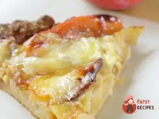 Яблучний кростат з сиром чеддер