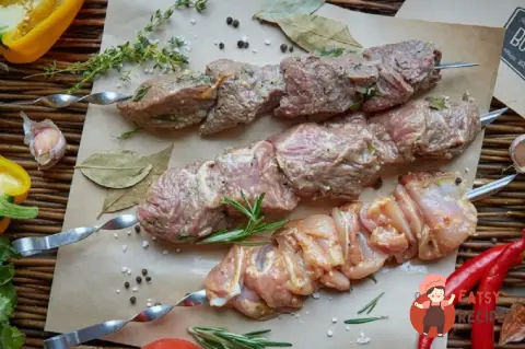 Яловичий шашлик у чайному маринаді