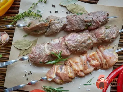 Яловичий шашлик у чайному маринаді