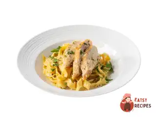 Паста "Альфредо" з куркою