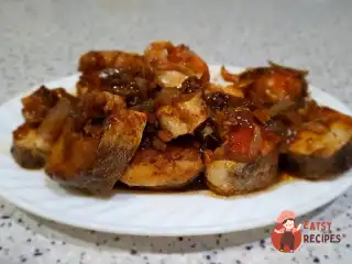 Хек без борошна на сковороді