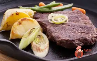 Мариновані Яловичі Стейки Зі Смаженою Зеленою Цибулею