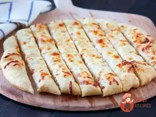 Сирно-часникові пивні палички