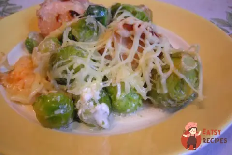 Курка з брюссельською капустою