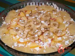 Легкий пиріг із фруктами