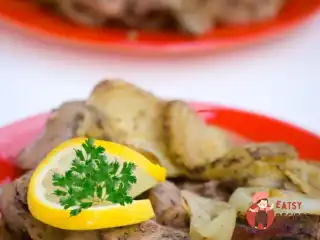 Маринована куряча печінка з солодким перцем, цибулею, часником та імбиром