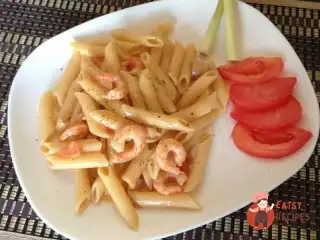 Пенне з креветками по-тайському