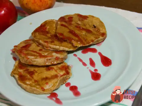 Оладки з цільнозернового борошна з яблуками
