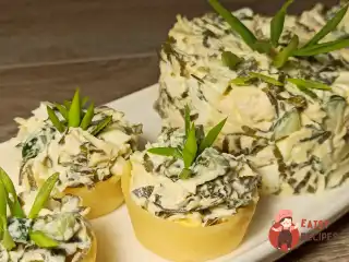 Курячий салат у сирних тарталетках