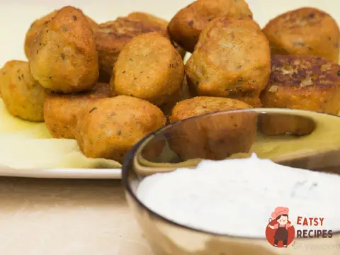 Фалафель із соусом дзадзики