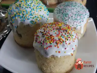 Паска на свіжих дріжджах зі сметаною