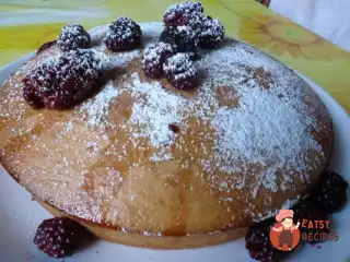 Пиріг з горіхами та ожиною