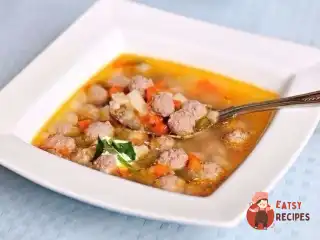 Суп з фрикадельками та солодким перцем