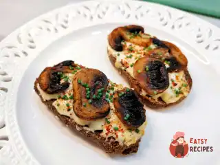 Бутерброд з грибами