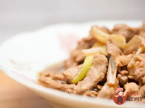 Смажена свинина з пореєм (Cong Bao Rou Si)