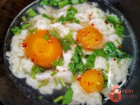 Курячий бульйон з яйцем