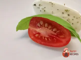 Крок 6: Класичний салат капрезе з майораном