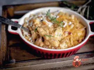 Галушки з беконом та часником, запечені під сиром