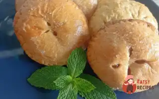 Слойки з яблуком, медом і корицею