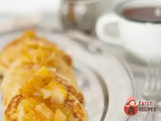 Сирники з апельсиново-яблучним соусом