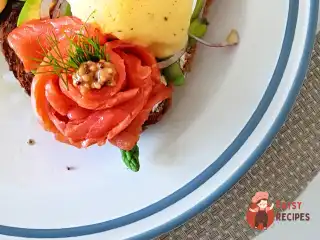 Яйця Бенедикт із сьомгою