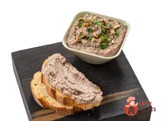 Паштет з консервованої квасолі та тунця