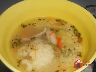 Курячий суп з капустою та пшоном