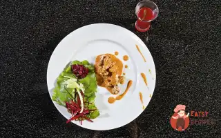 Бефстроганів З Буряково-Суничним Гарніром