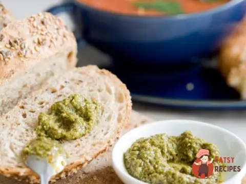 Песто з часникових стріл з кедровими горішками