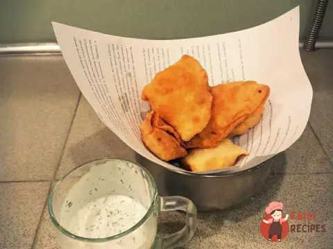 Індійські самоси з кефірним соусом
