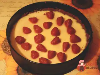 Чізкейк з полуницею та сиром