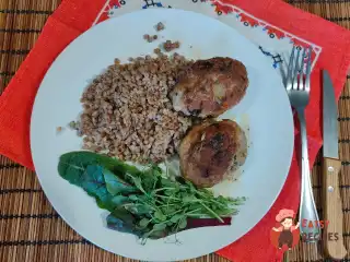 Курячі котлети з шампіньйонами та пореєм