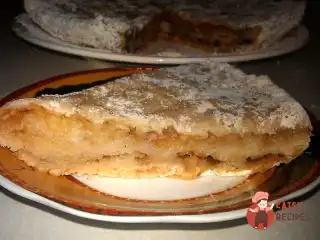 Насипний яблучний пиріг з корицею