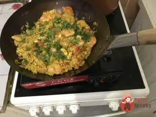 Смажений рис з морепродуктами по-тайському