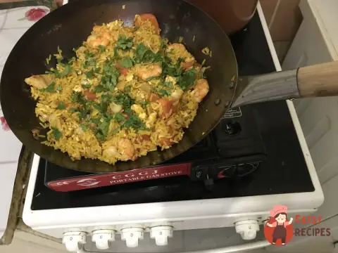 Смажений рис з морепродуктами по-тайському