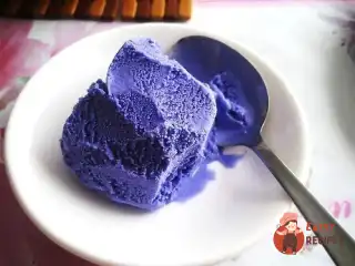 Фіолетове сирне морозиво