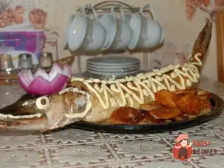 Печена фарширована щука