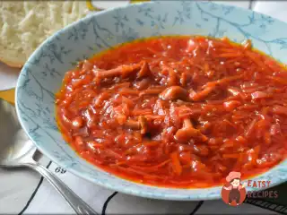 Овочевий борщ із маринованими опеньками
