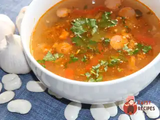 Суп із квасолі з шинкою