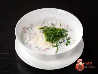 Окрошка з шинкою на кефірі