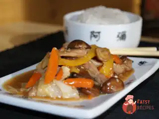 Свинина з грибами шиїтаке та овочами по-китайськи