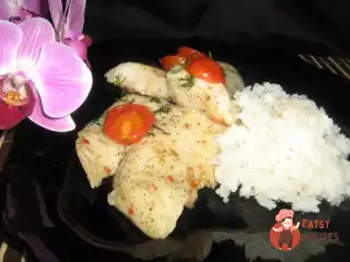 Запечена в пакеті риба з помідорами чері