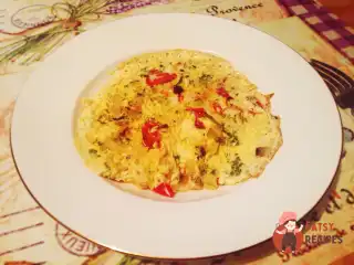 Омлет із цибулею-пореєм та помідорами