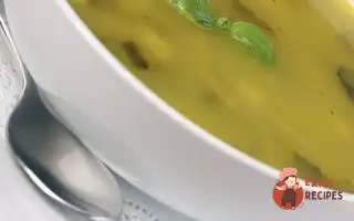 Вершковий Суп Із Курки Зі Шпинатом, Селера Та Зеленим Горошком