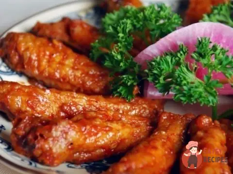 Курячі крильця з аджикою в мультиварці