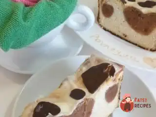 Сирний десерт з білим та чорним шоколадом